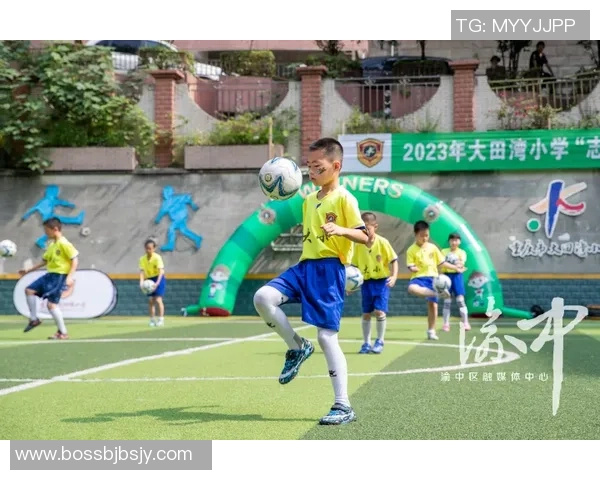 模范足球球星成长之路:从青涩少年到世界顶级球员的奋斗历程 模范足球球星成长之路:从青涩少年到世界顶级球员的奋斗历程