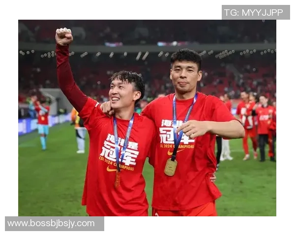 球迷向球星请求签名足球是否真能获得签名球星的回应和认可