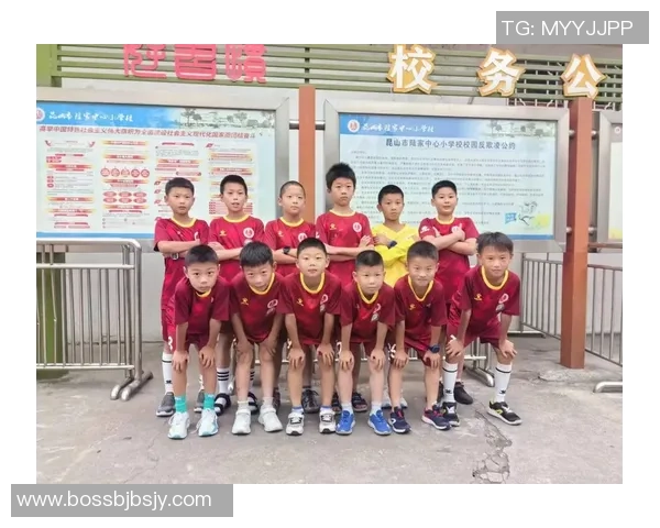 围绕球星足球书包打造校园运动风尚兼具实用与时尚的学生好伙伴 围绕球星足球书包打造校园运动风尚兼具实用与时尚的学生好伙伴