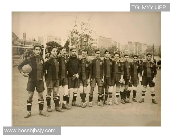 童年时光与球星合影 足球梦启航的珍贵瞬间 童年时光与球星合影 足球梦启航的珍贵瞬间